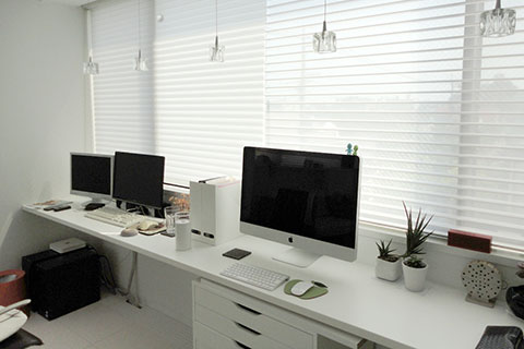 配線の目立たないこだわりのPCデスク